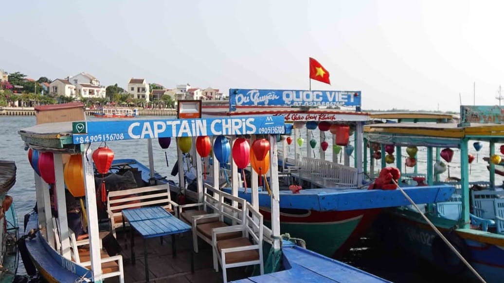 Lettering on the boat, even though they're sharing the same "blue" but they're not from the same commapy, assume from their lettering — of course.